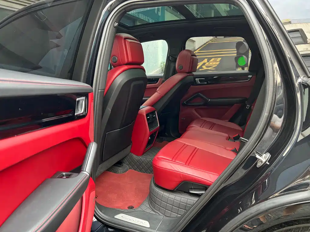Porsche Cayenne — миниатюра 4