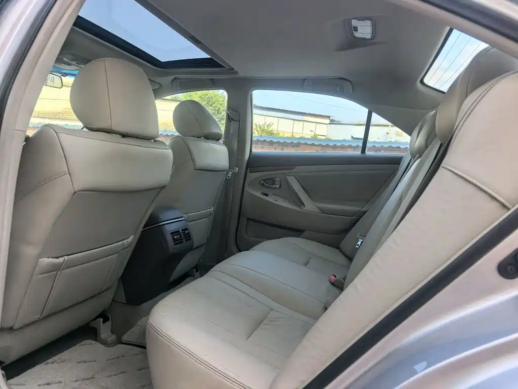 Toyota Camry — миниатюра 9