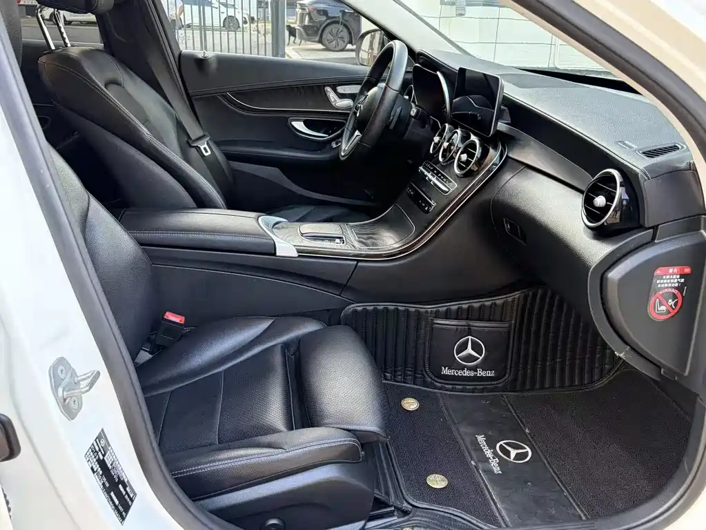 Mercedes-Benz C-Class — миниатюра 5
