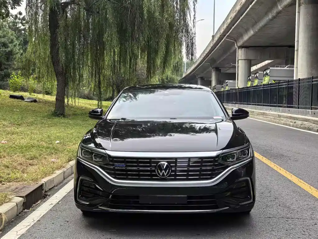 Volkswagen Passat PHEV — миниатюра 2