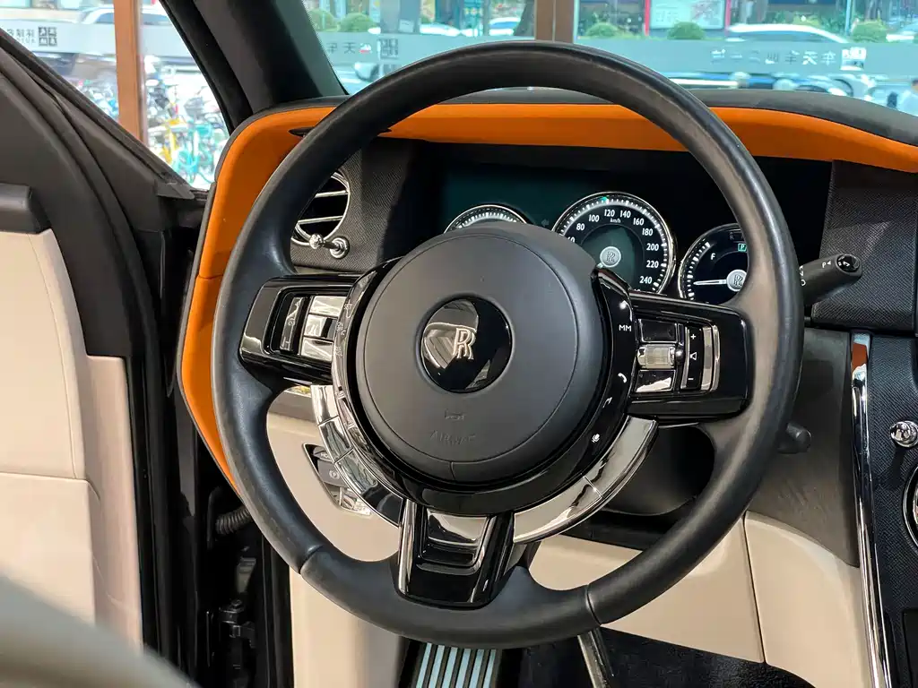 Rolls-Royce Cullinan — миниатюра 16
