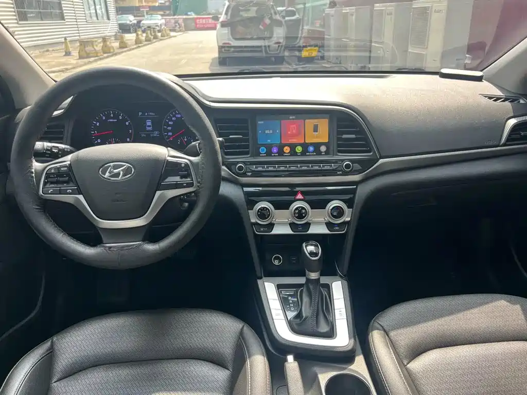 Hyundai Elantra — миниатюра 8