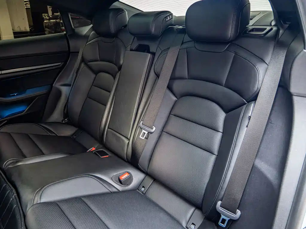 Porsche Taycan — миниатюра 16