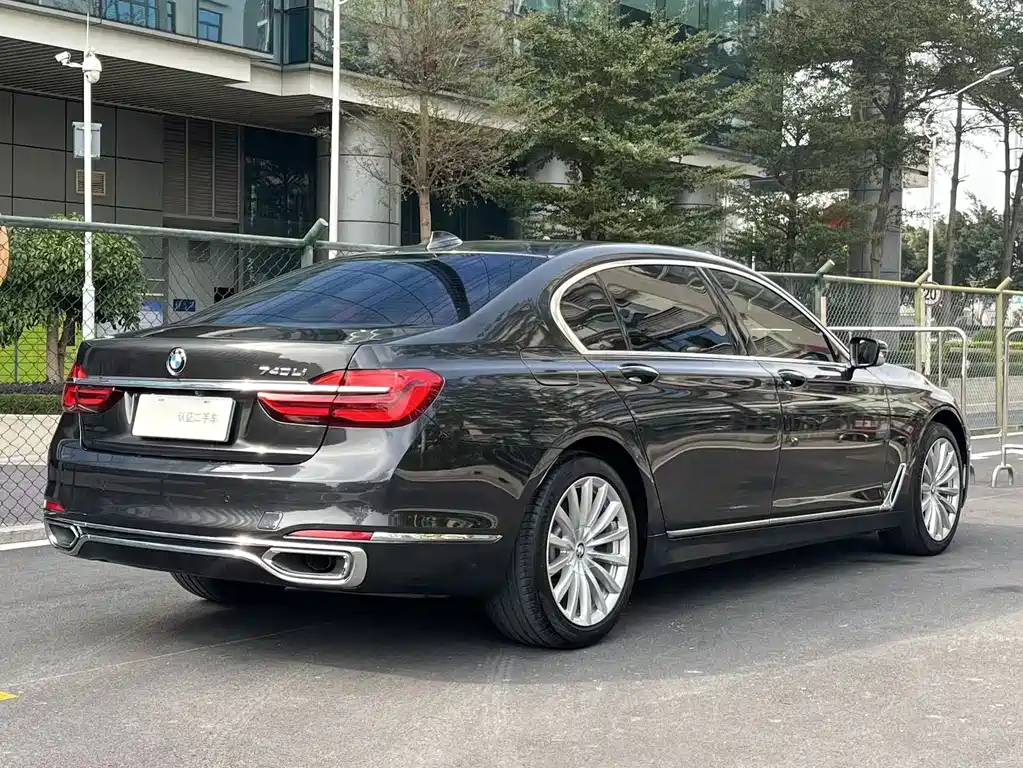 BMW 7 SERIES