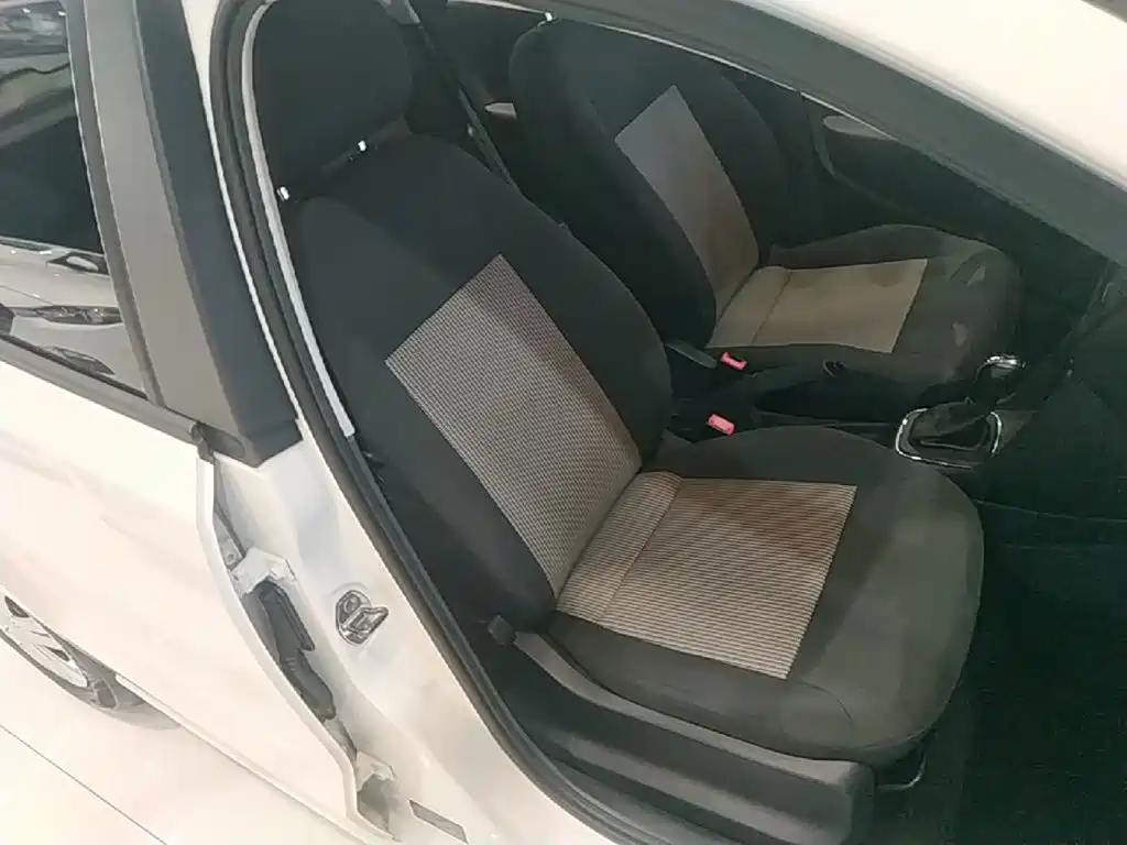 Volkswagen Polo — миниатюра 25
