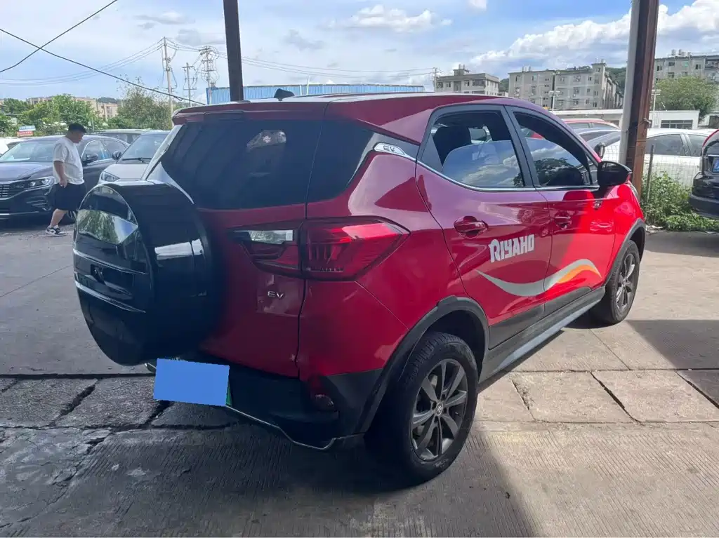 BYD Yuan EV — миниатюра 7