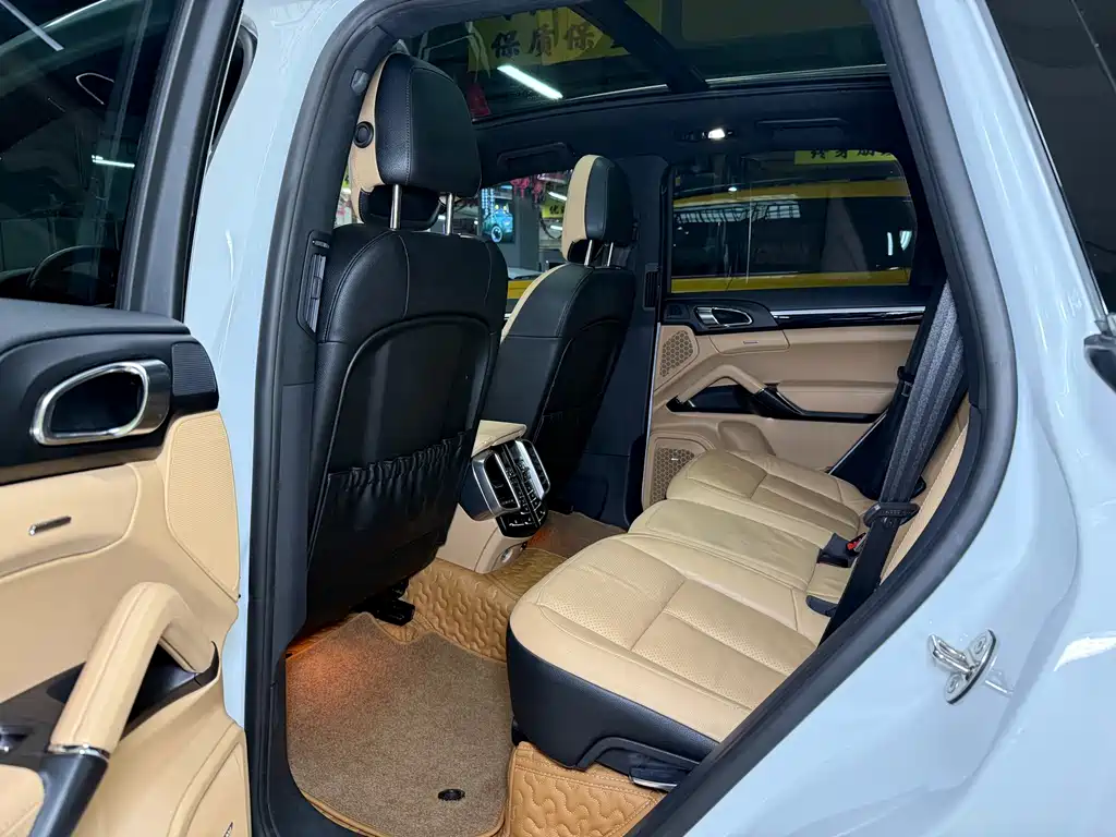 Porsche Cayenne — миниатюра 13