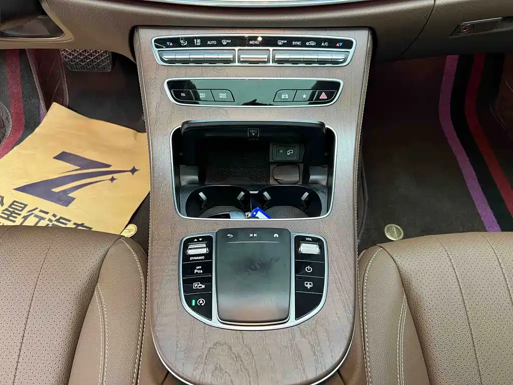 Mercedes-Benz E-Class — миниатюра 7