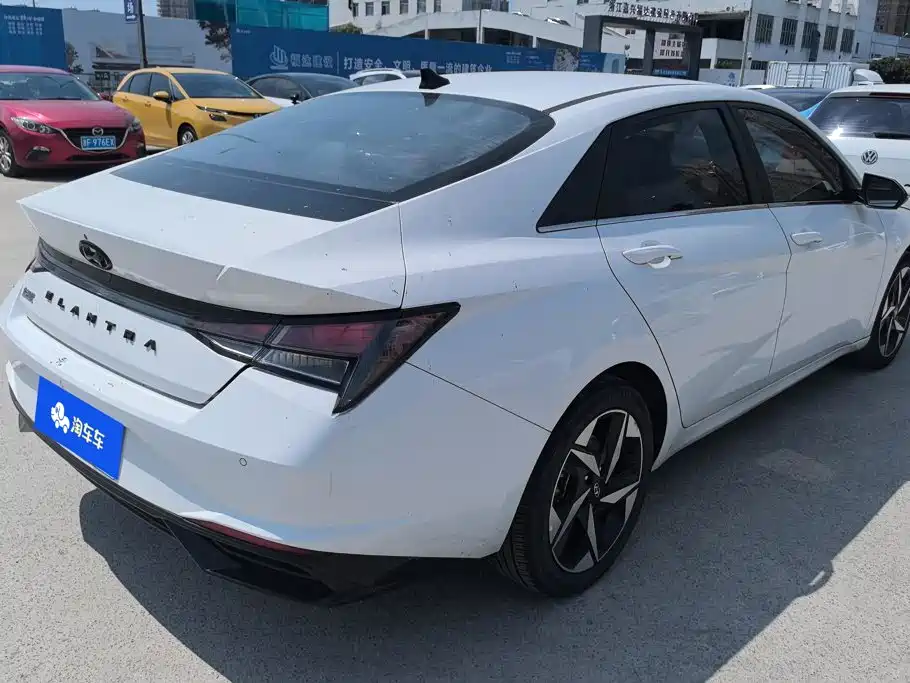 Hyundai Elantra — миниатюра 3