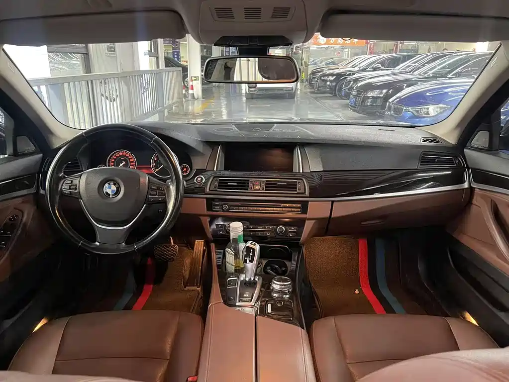 BMW 5 Series — миниатюра 6