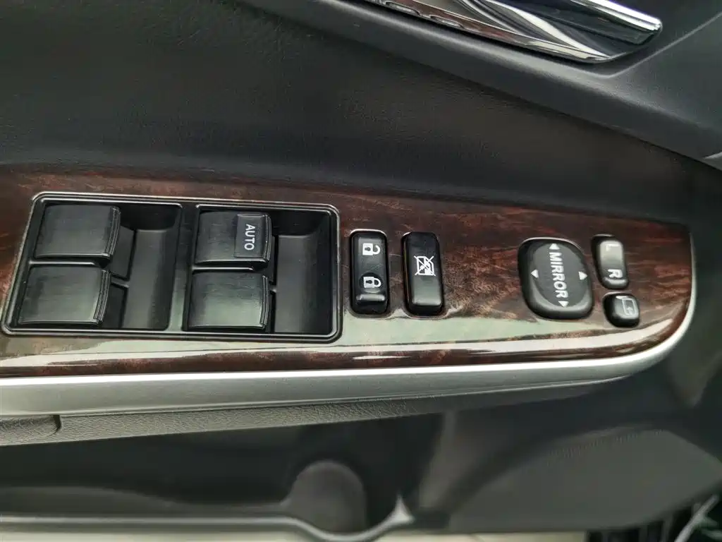 Toyota Camry 2015 2.0G Lead