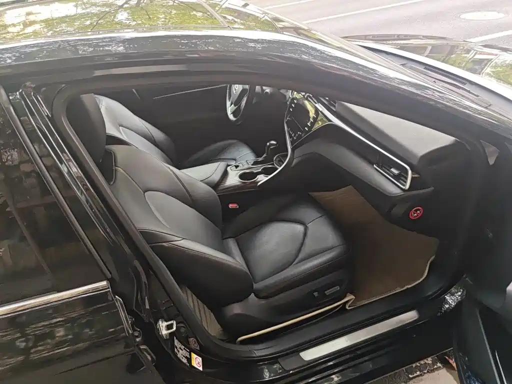 Toyota Camry — миниатюра 18