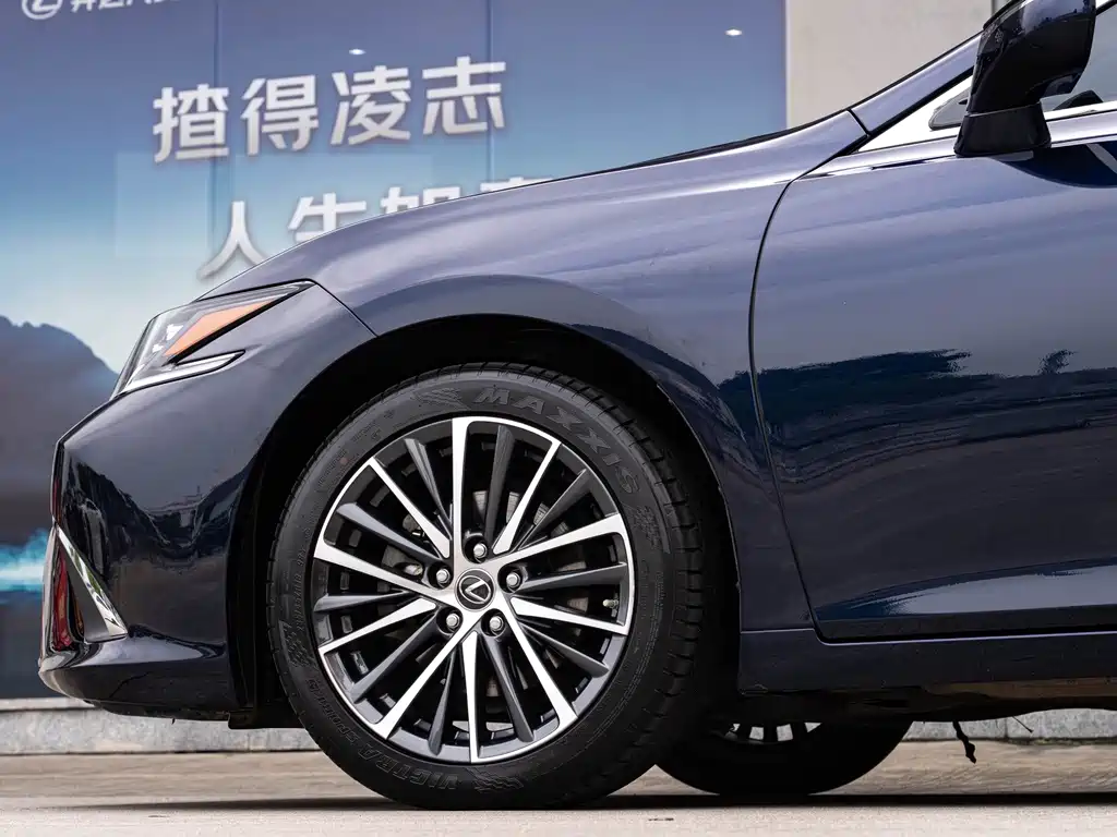 Lexus ES 2022 300h Premium