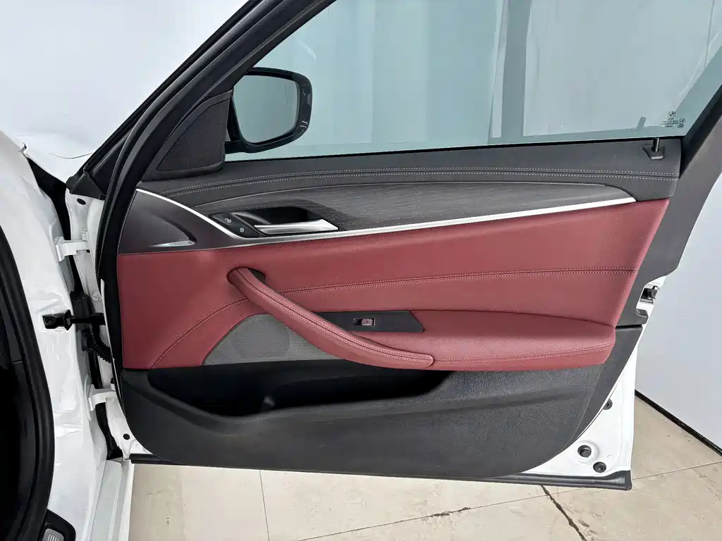 BMW 5 Series — миниатюра 24