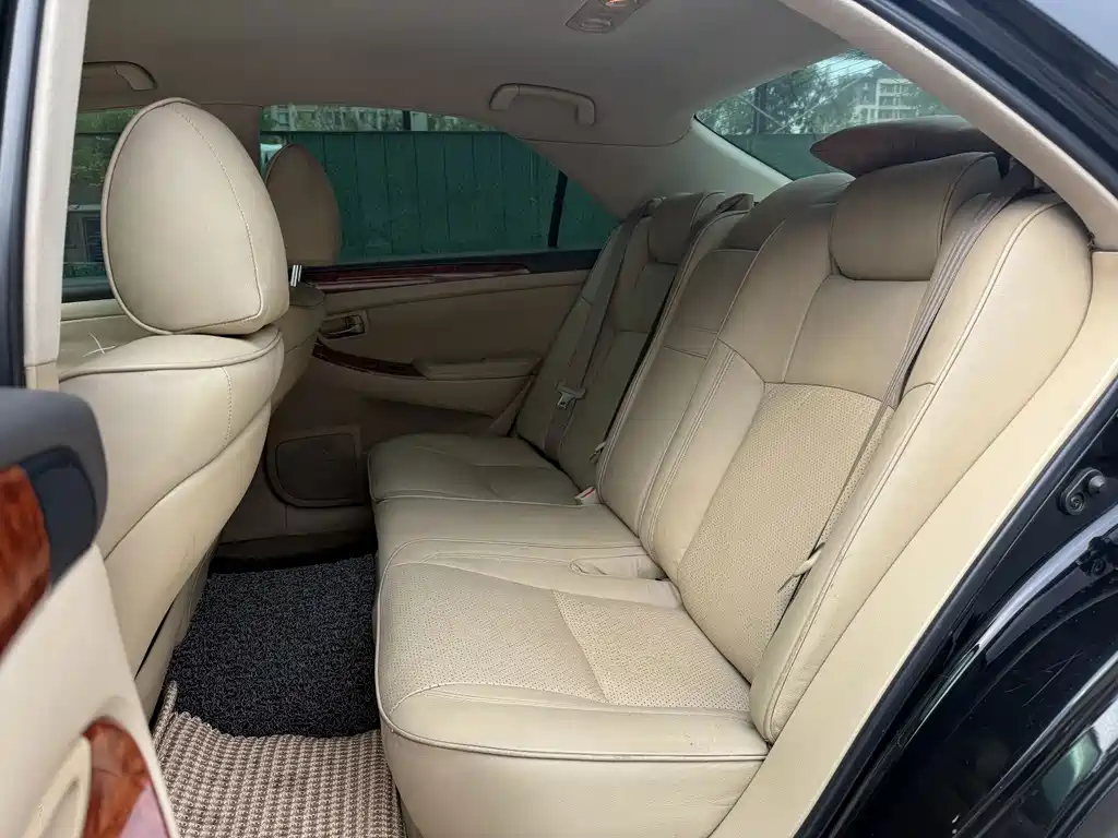 Toyota Crown — миниатюра 4