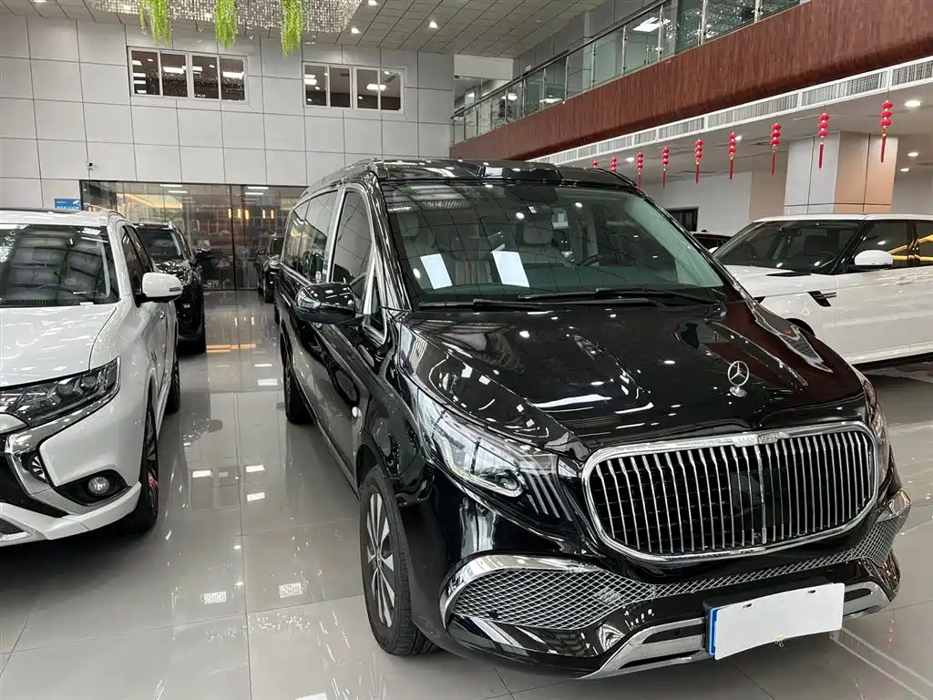 Mercedes-Benz Vito 2023 2.0T Elite 7 мест