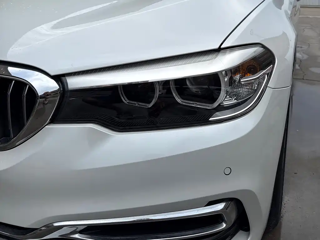 BMW 5 Series — миниатюра 5