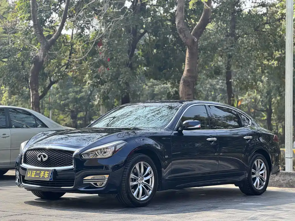 INFINITI Q70