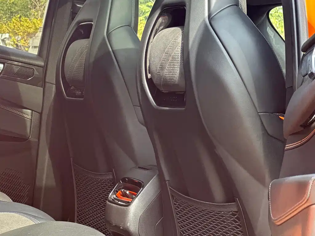 LYNK & CO. 02 HATCHBACK