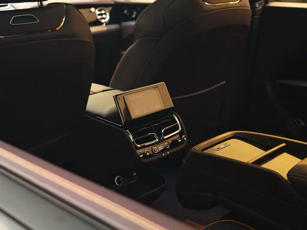 Bentley Bentayga — миниатюра 14