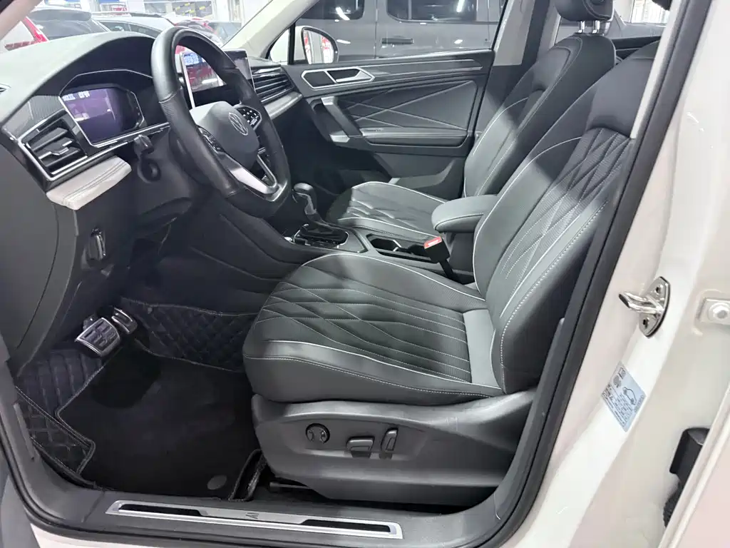 Volkswagen Tiguan L - фото 8