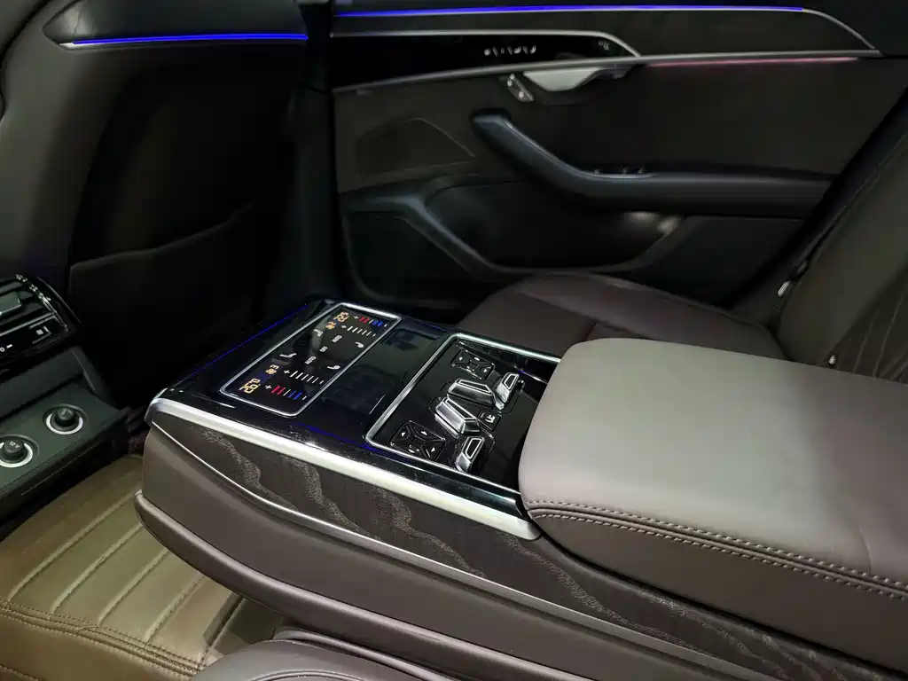 Audi A8 — миниатюра 7