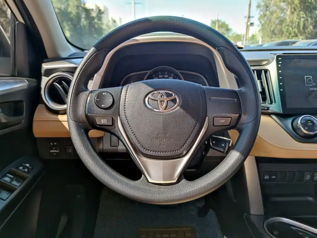 Toyota RAV4 — миниатюра 12