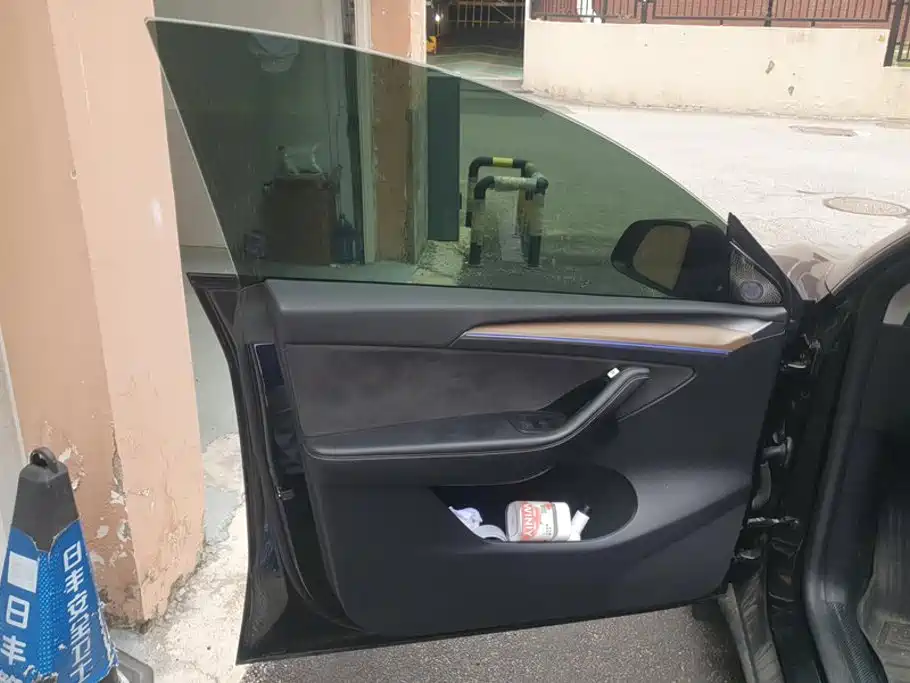 Tesla Model Y — миниатюра 7