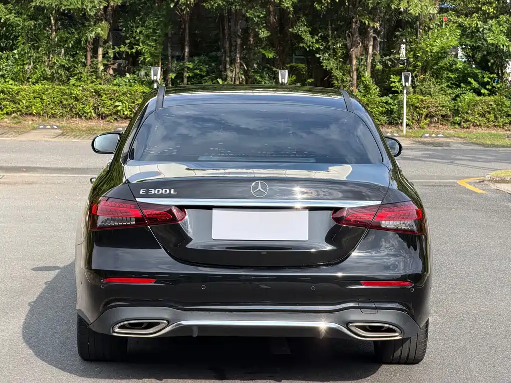 Mercedes-Benz E-Class — миниатюра 17