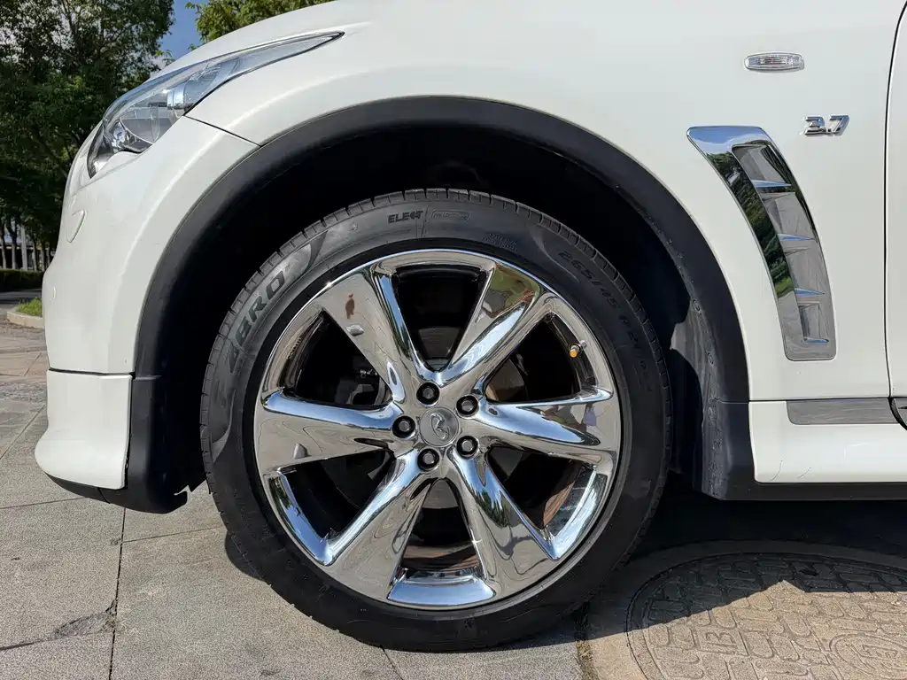 Infiniti QX70 — миниатюра 6