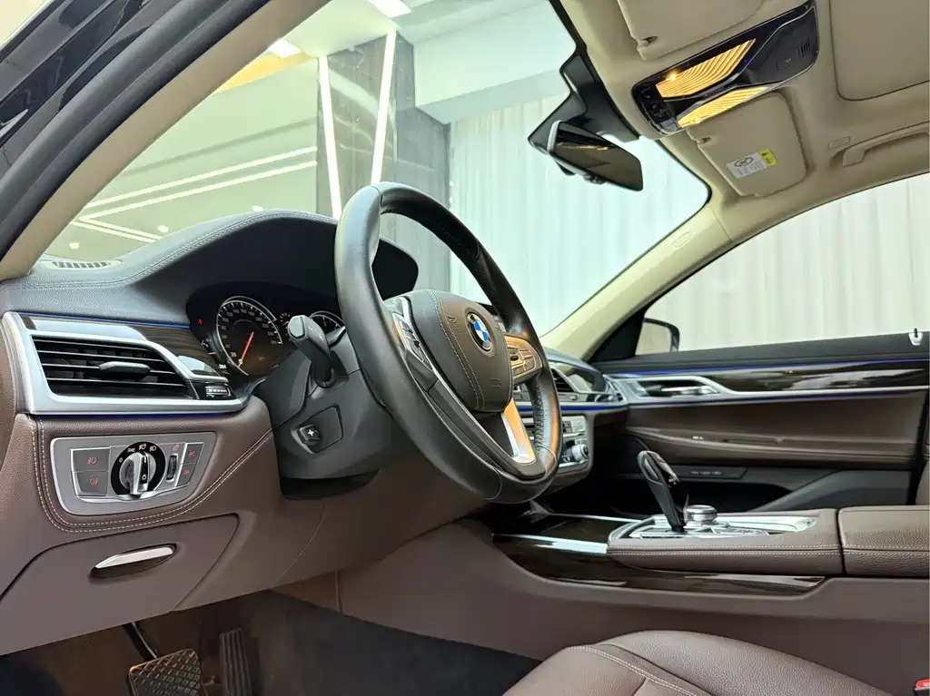 BMW 7 Series 7 2018 730Li Lead