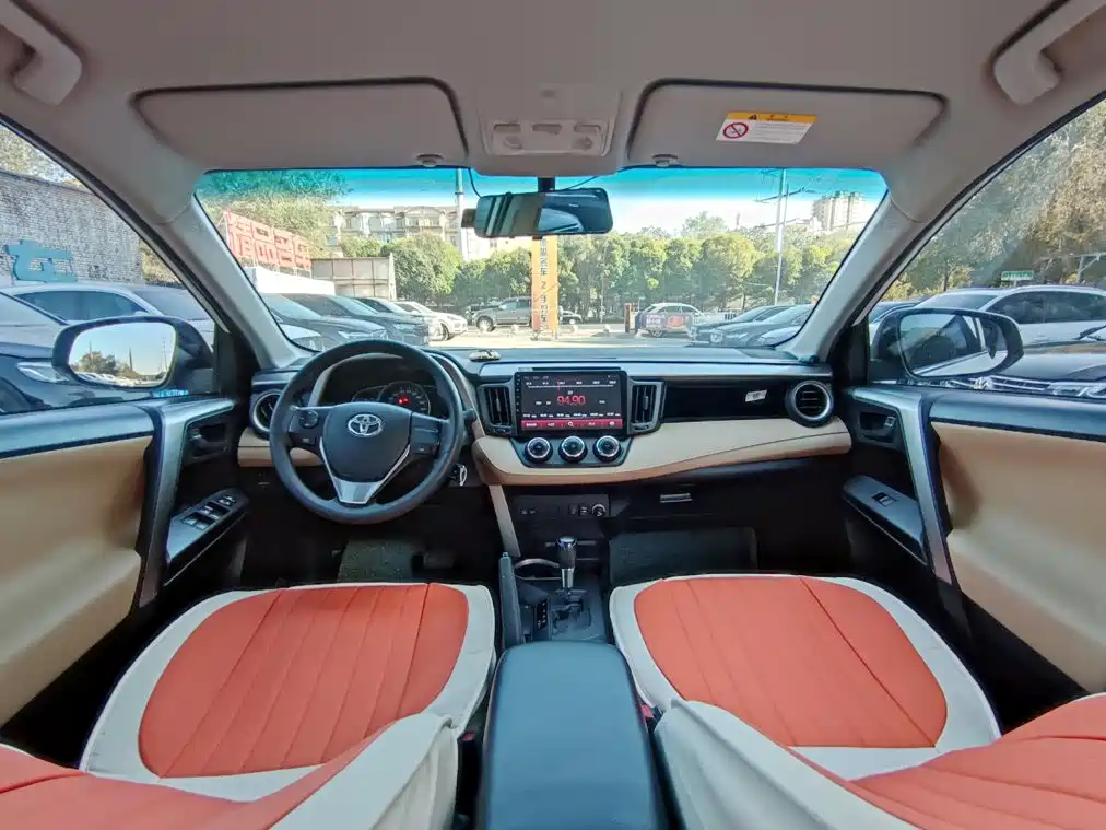 Toyota RAV4 — миниатюра 9