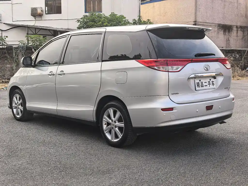 Toyota Previa — миниатюра 6