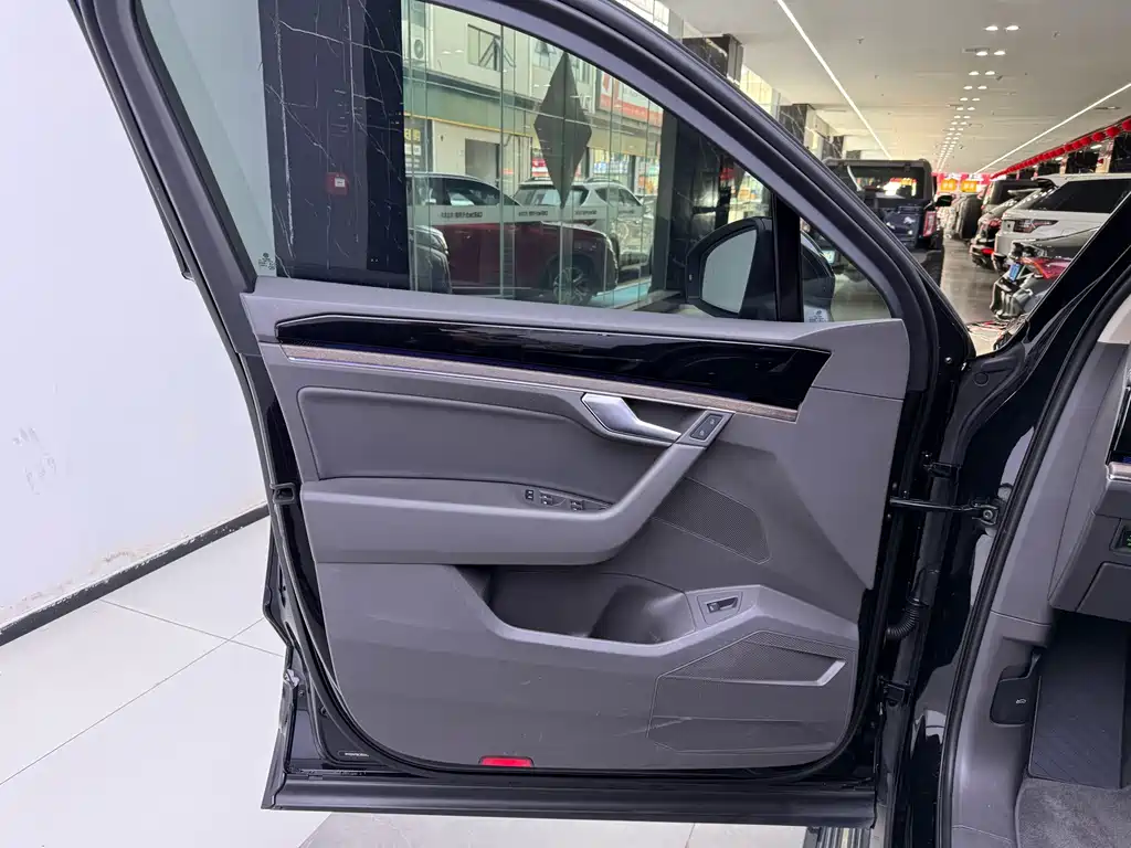 Volkswagen Touareg — миниатюра 14