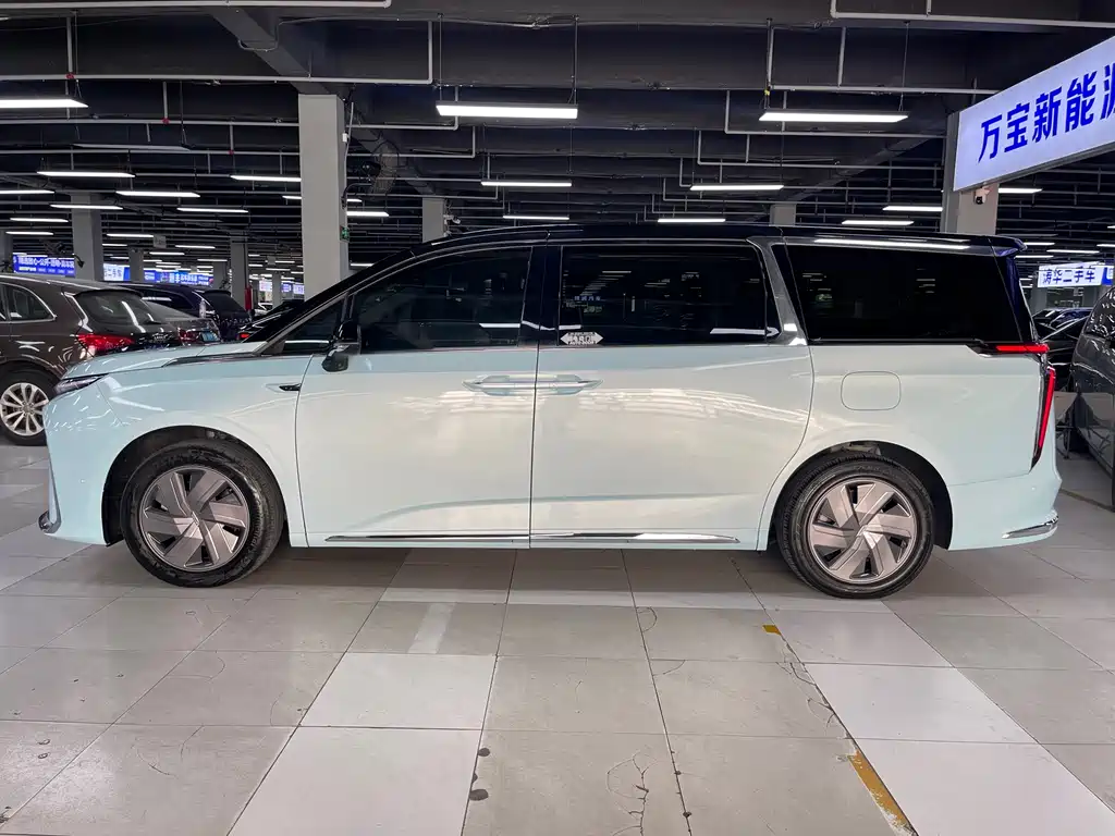 SAIC MAXUS EVERYONE 9