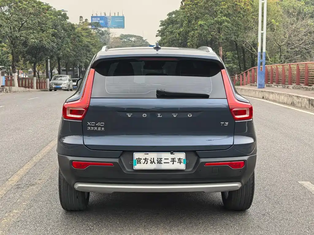 VOLVO XC40