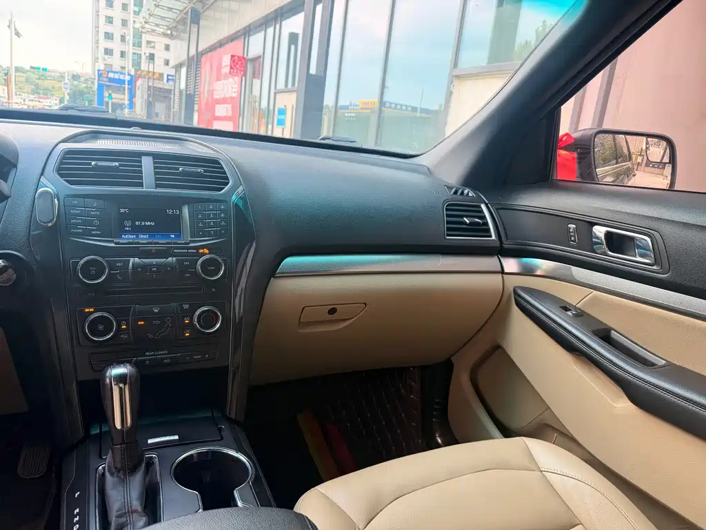 Ford Explorer (Import) — миниатюра 5