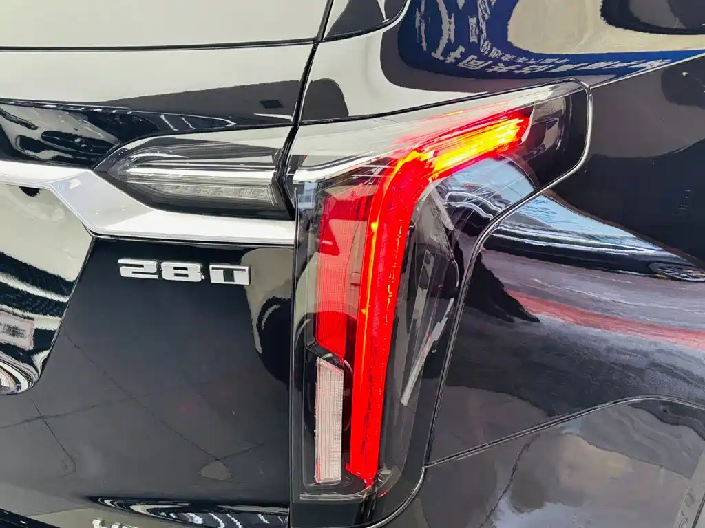 Cadillac XT6 — миниатюра 12