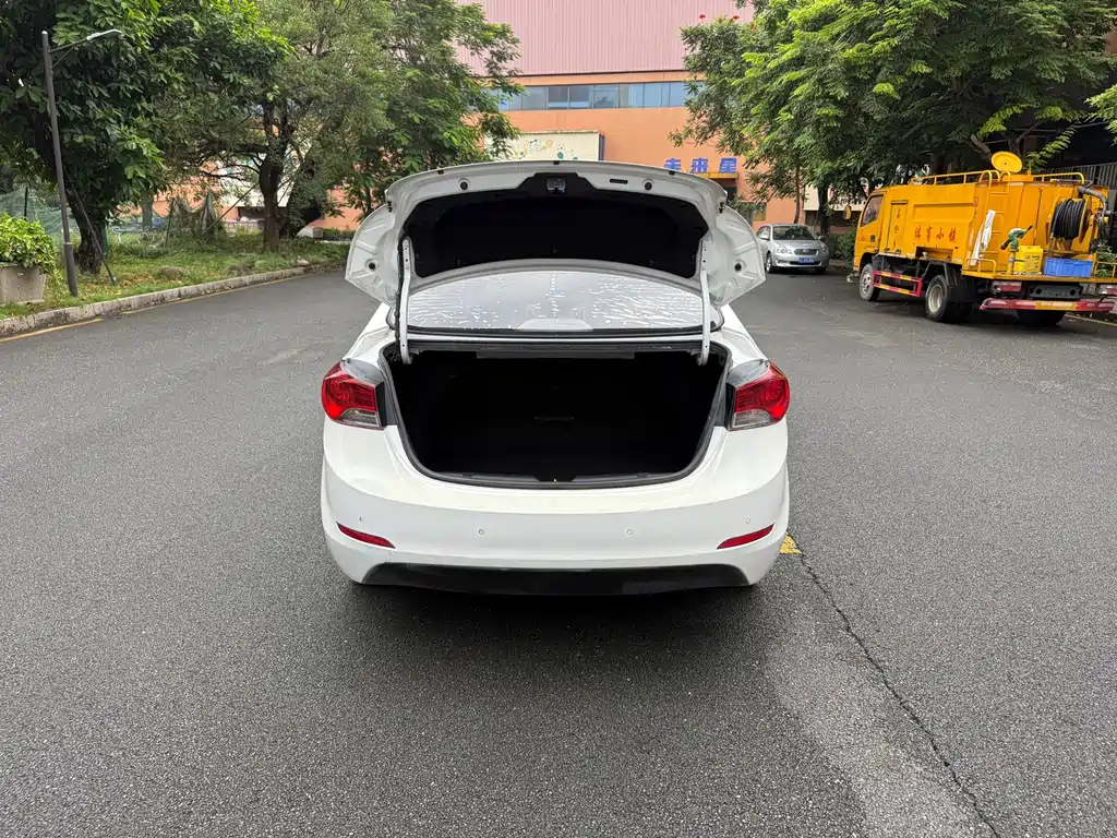 Hyundai Elantra Langdong — миниатюра 17
