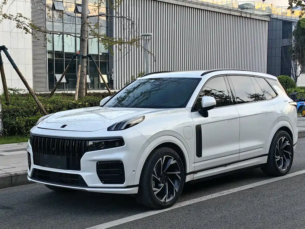 Lynk & Co 09 EM-P
