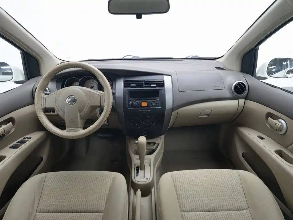 Nissan Livina — миниатюра 5