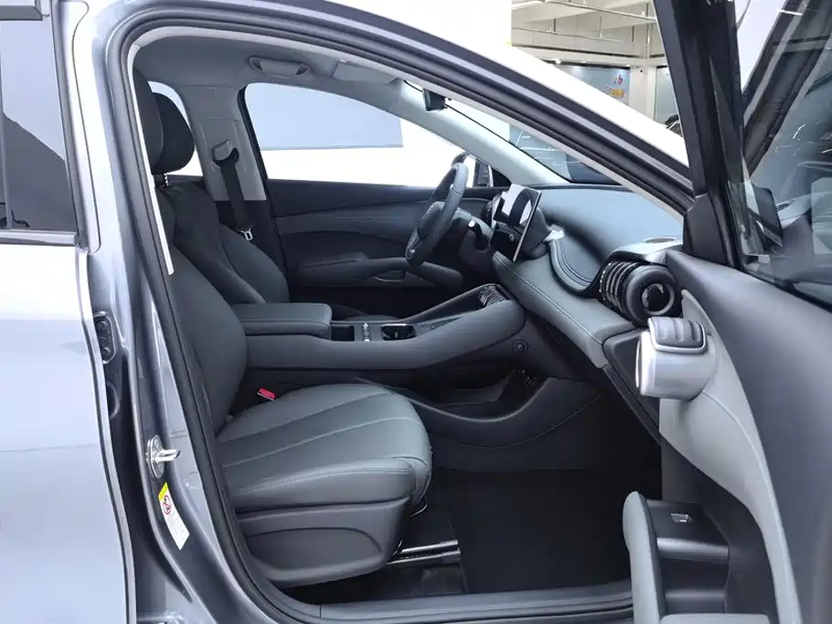 BYD Yuan Plus — миниатюра 8