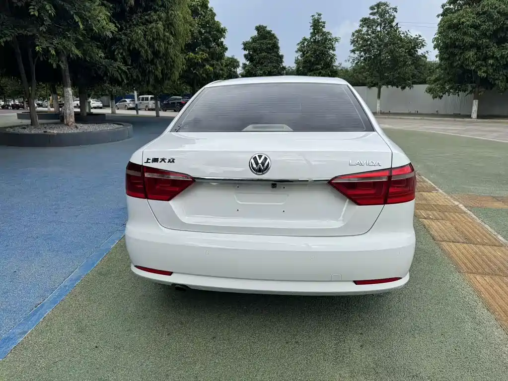 Volkswagen Lavida — миниатюра 5