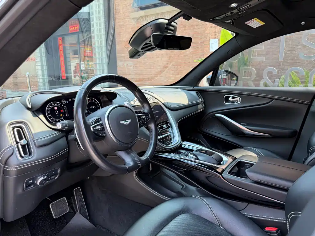 Aston Martin DBX 2021 4.0T V8