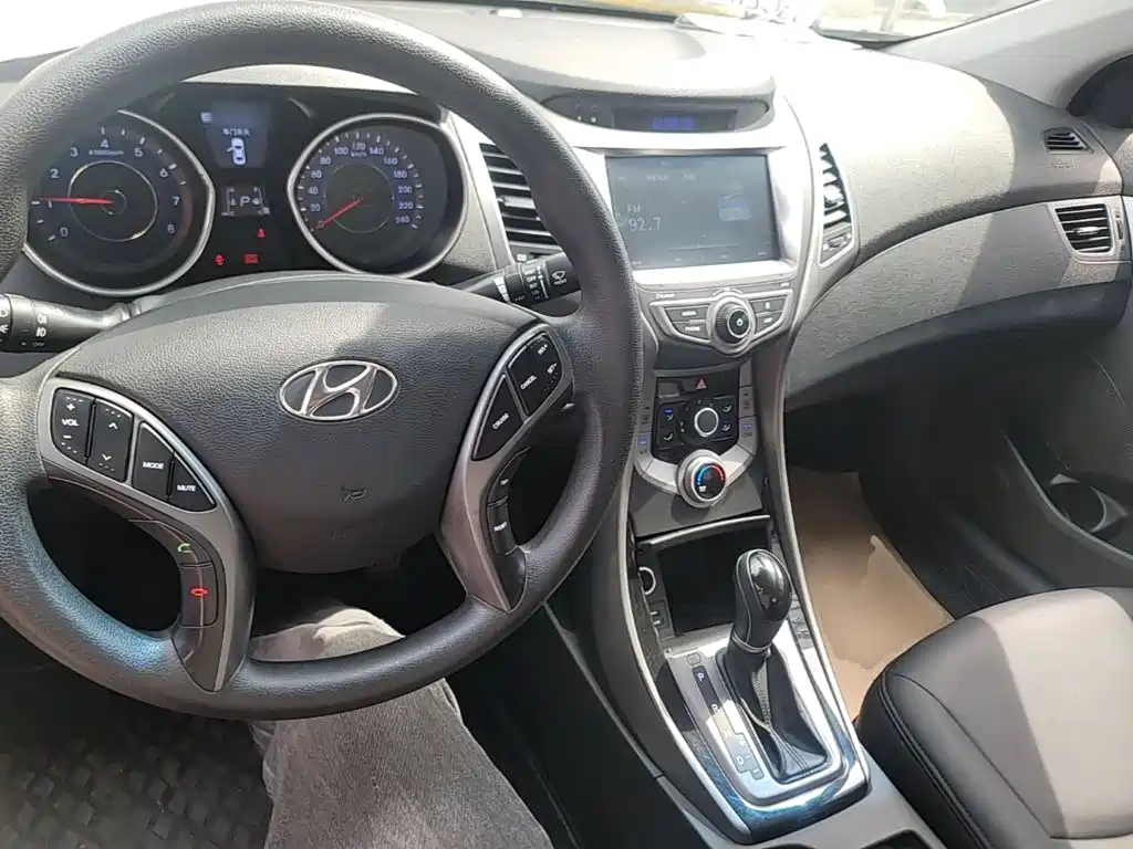 Hyundai Elantra Langdong — миниатюра 10