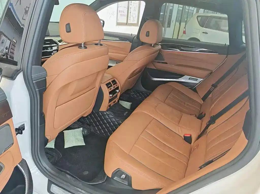 BMW 6 Series GT — миниатюра 6