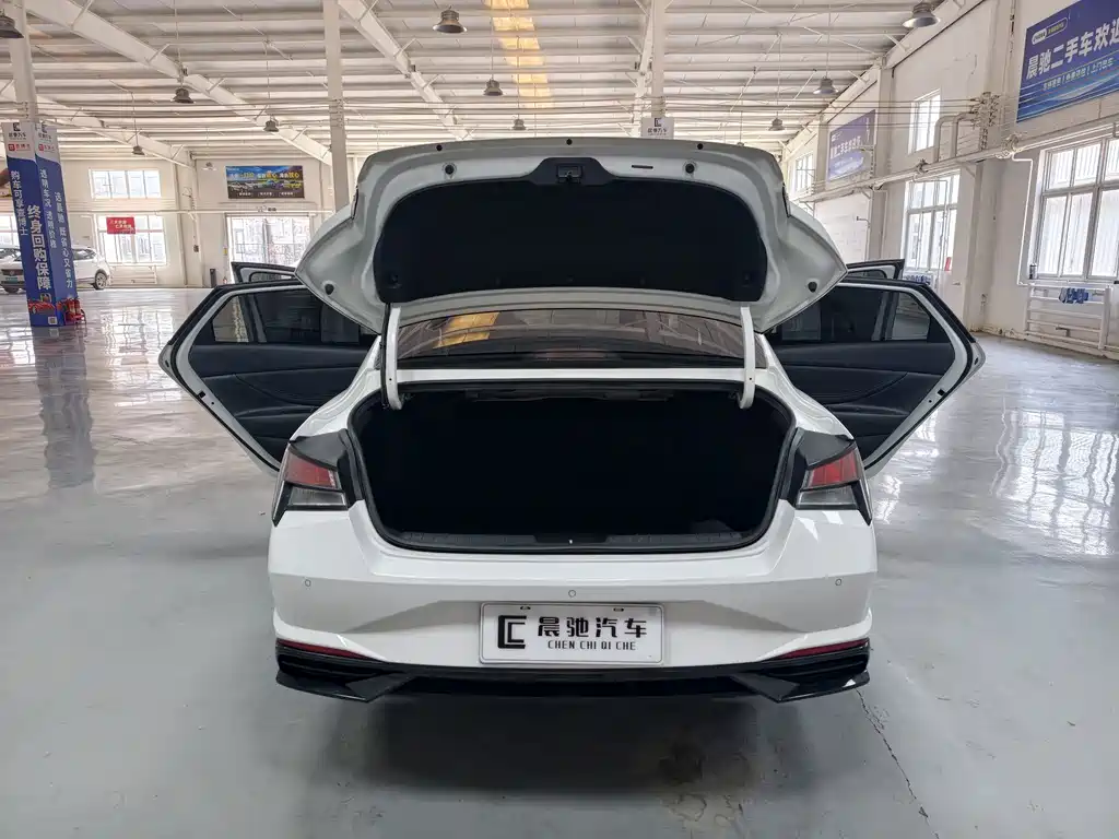 Hyundai Elantra — миниатюра 10