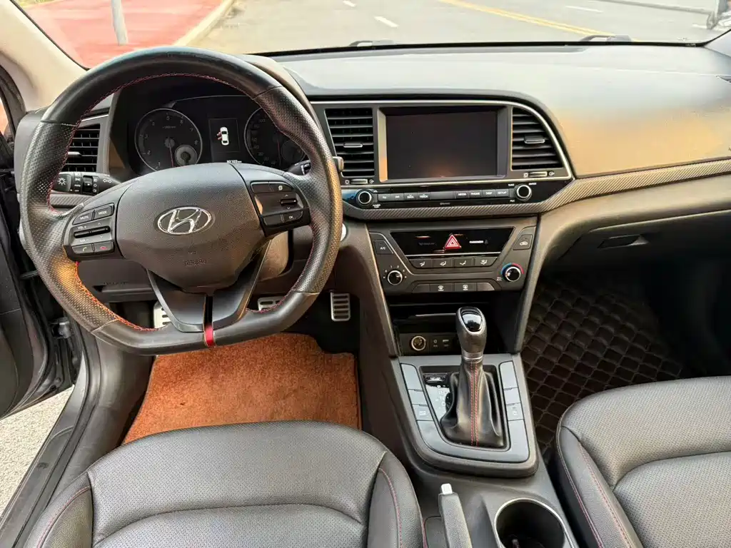 Hyundai Elantra — миниатюра 6
