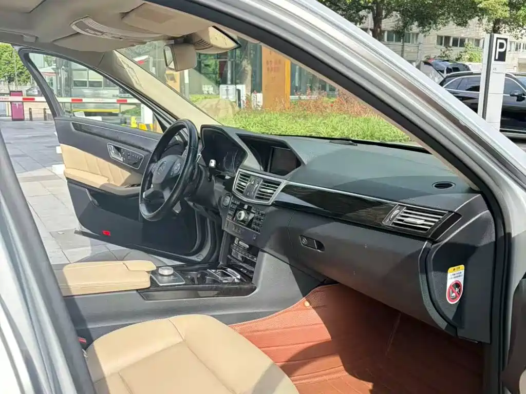 Mercedes-Benz E-Class (Import) — миниатюра 19