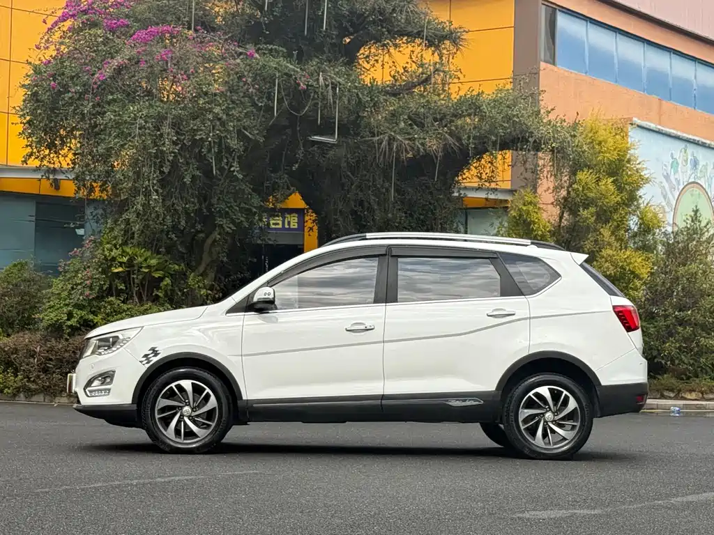 BAOJUN 560